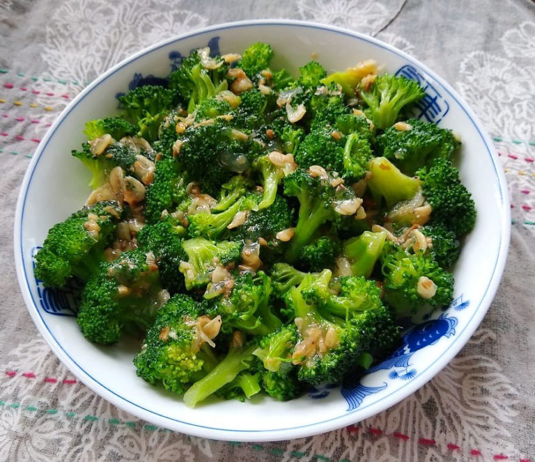 Read more about the article Broccoli in Garlic Sauce